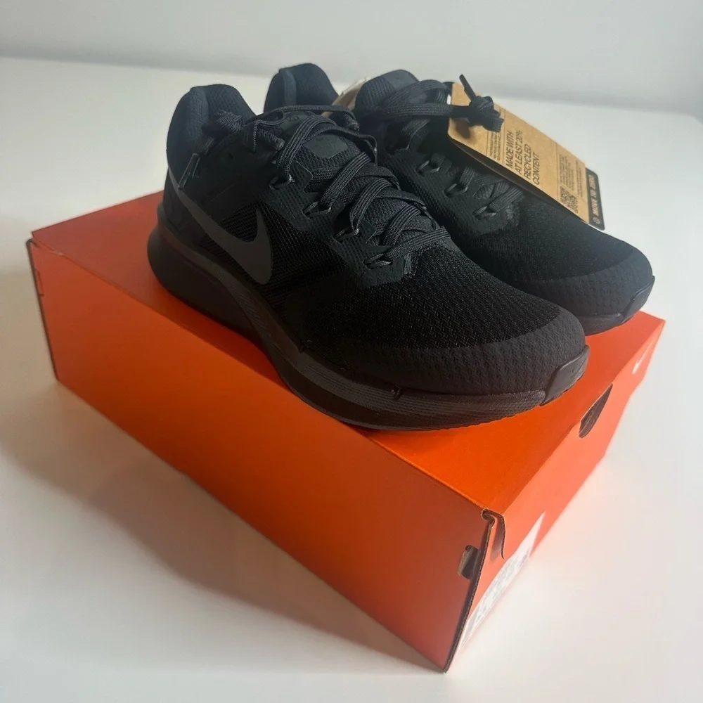 Nike sleek black